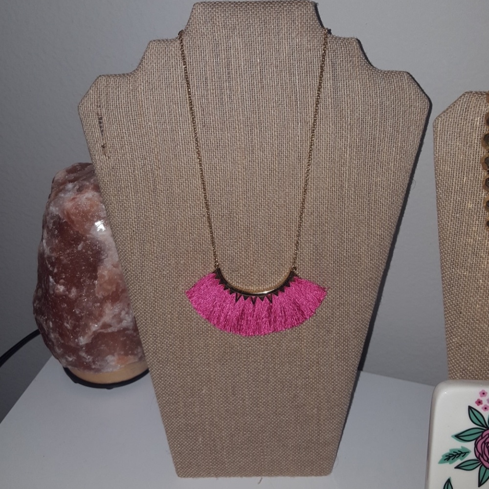 Gently used.  Like new. Perfect condition necklace